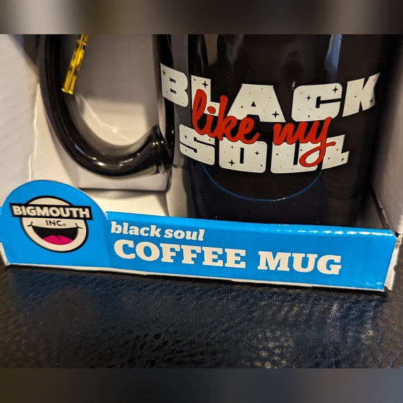Big Mouth Inc Black like my soul 20 oz mug brand new - Picture 2 of 7